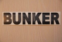 Наклейка на стекло BUNKER в наличии 18х4 см